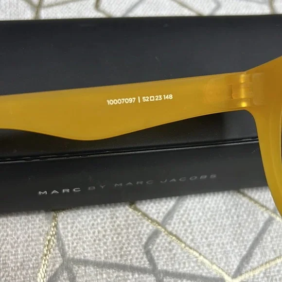 MARC By MARC JACOBS Yellow Gold Sunglasses - Picture 3 of 8